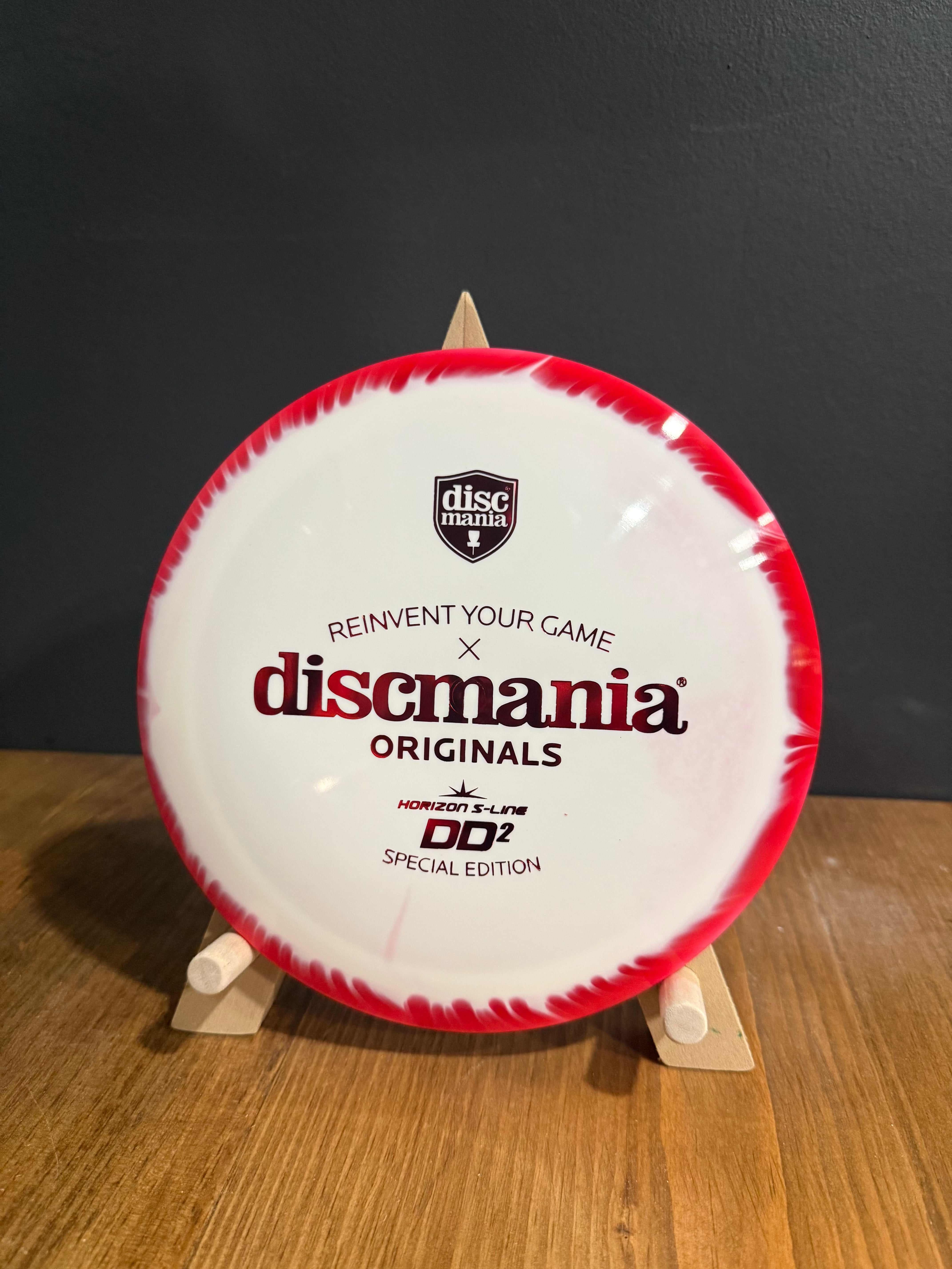 Horizon S-Line DD2 white distance driver with red burst rim, Discmania Originals branding and Special Edition print